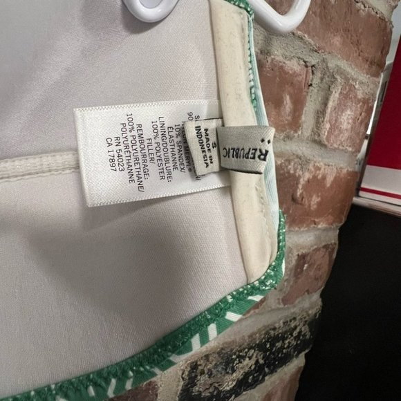 Banana Republic swim top sz small - Picture 3 of 4